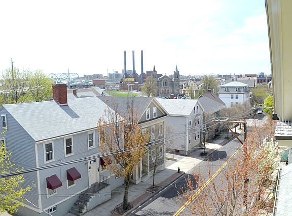 3rd image of 304 Wickenden St #3/4