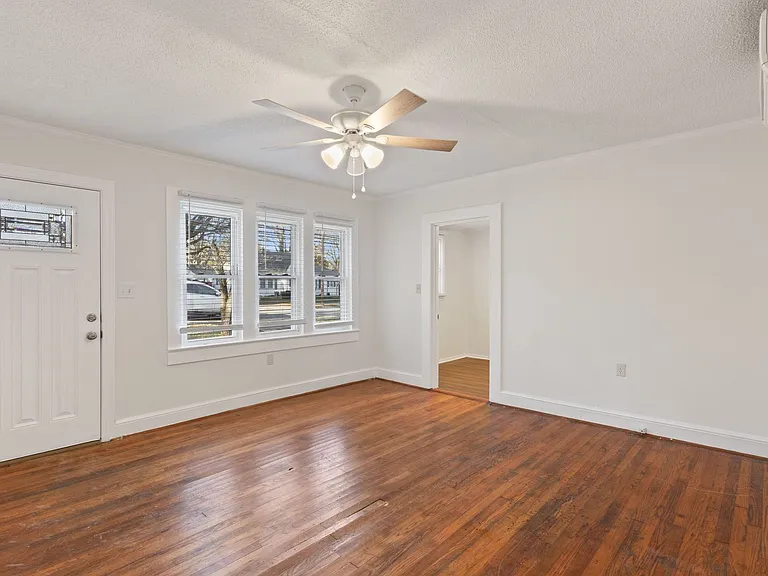 537 Huston St — Photo 3