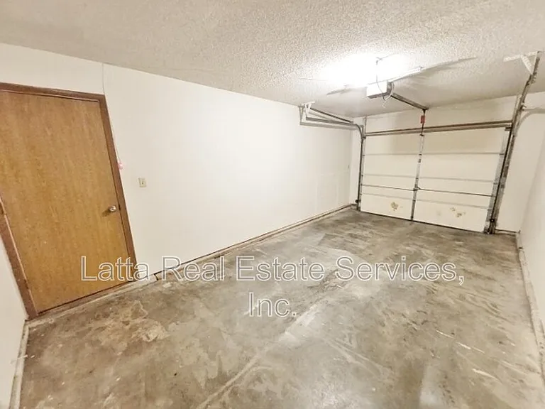 2115 Highridge Dr #B — Photo 14