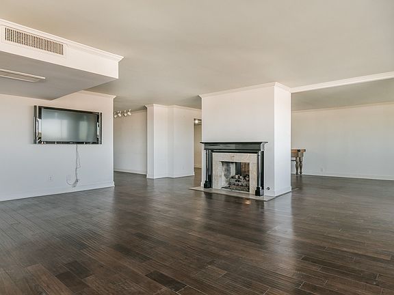 4th image of 2028 S Austin St APT 1101