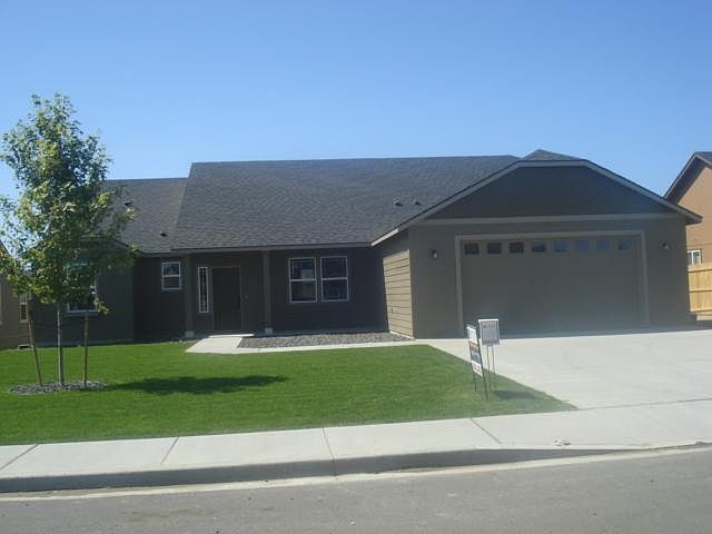 1st image of 1512 Crab Apple Cres