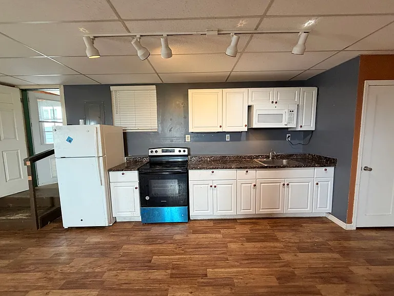 1384 Flintwood Rd — Photo 3