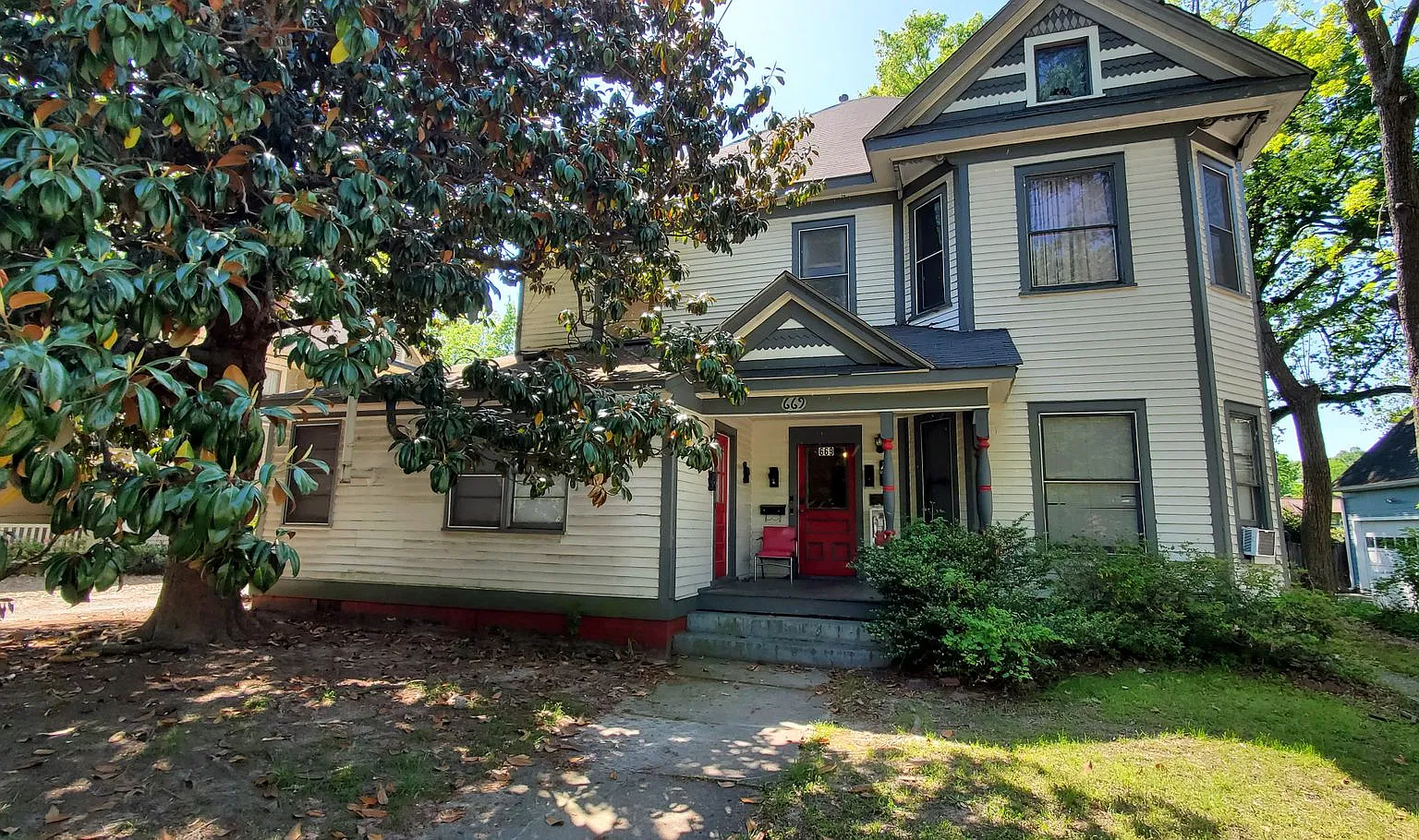 669 Percy Street — Photo 1
