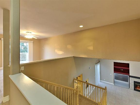 5th image of 306 E Hillcrest Ave