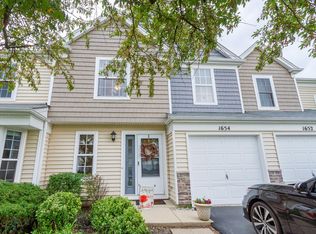 1654 College Green Dr, Elgin, IL 60123