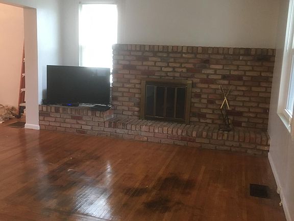 4th image of 3938 Regent Ave