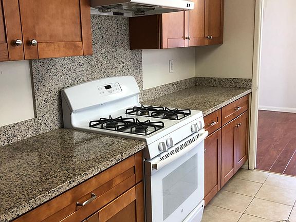 5th image of 5487 Castle Manor Dr