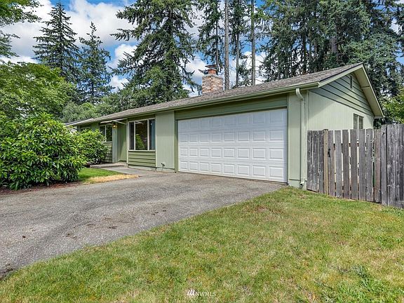 3rd image of 3921 118th Pl NE