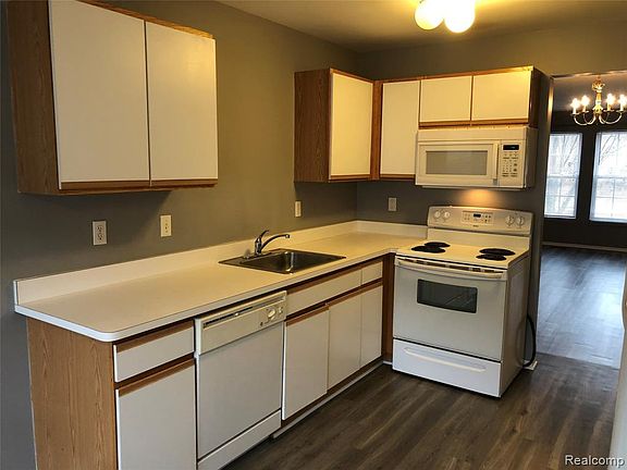 3rd image of 15655 Stone Crossing Dr #1