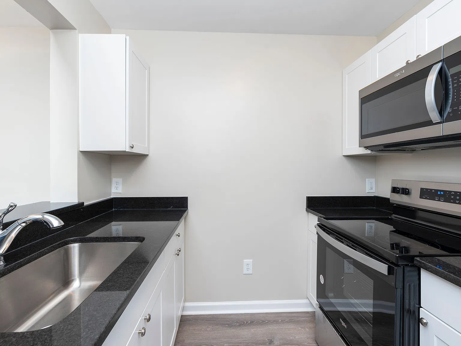 2 bed, 1000 sqft, $1,350 — Photo 3