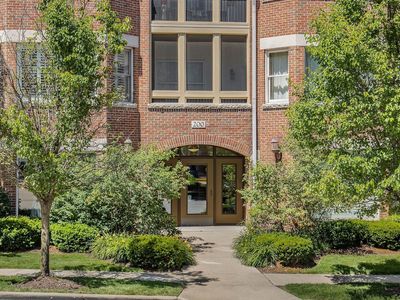 200 N River Ln Unit 106, Geneva, IL, 60134