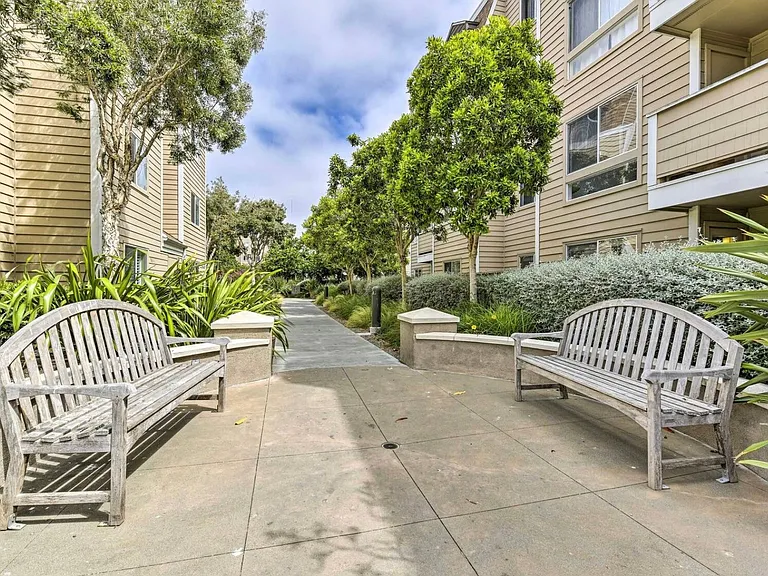 6400 Christie Ave #5401 — Photo 8