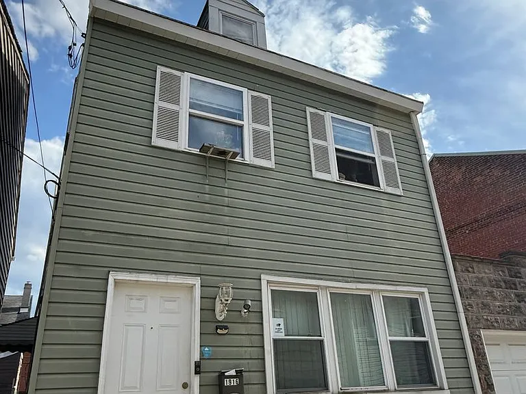 1916 Larkins Way — Photo 1