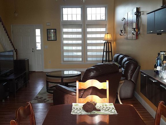 5th image of 412 Alexandria Ct