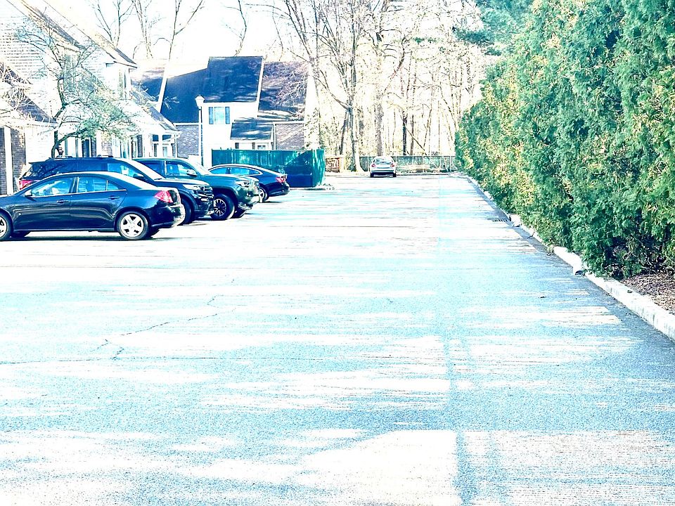 1st image of 12 Nicholas Ct #12