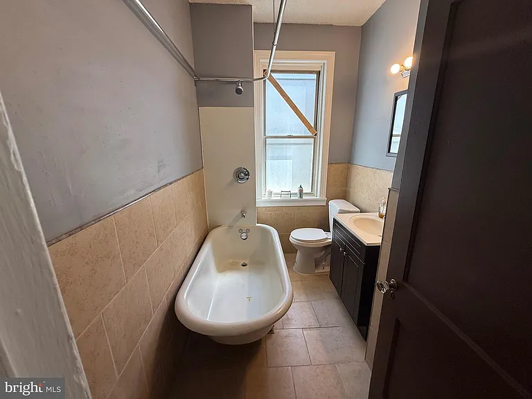 5052 Wayne Ave — Photo 9