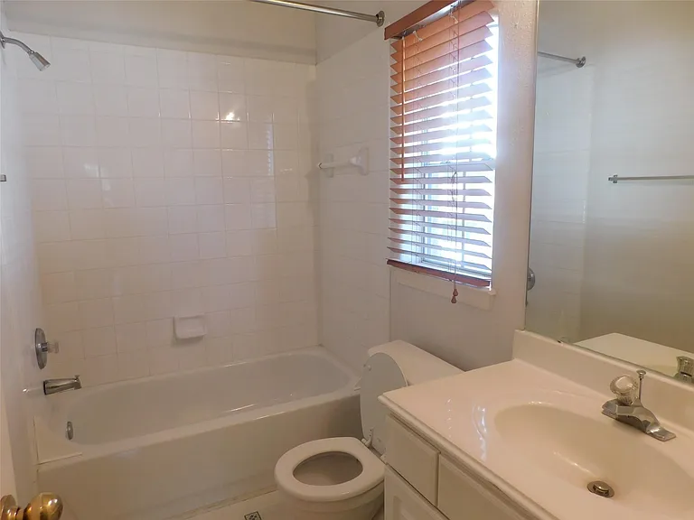 2710 Grants Lake Blvd #G3 — Photo 17