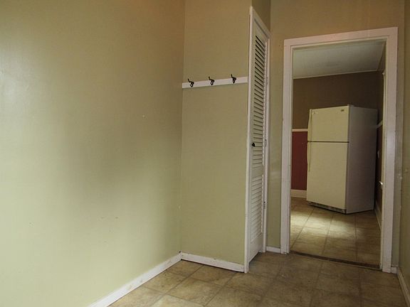 3rd image of 187 Lewis Avenue