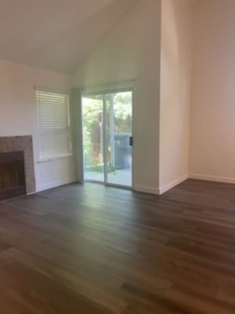 2 bed, 1025 sqft, $1,995 — Photo 3