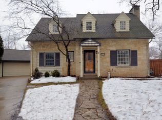 723 Burr Oak Ct, Delavan, WI 53115