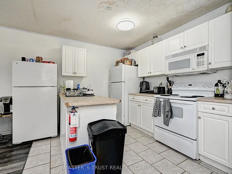 81 Columbia St W #12 — Photo 13