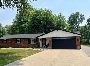 15 Lake Dr, Troy, IL 62294