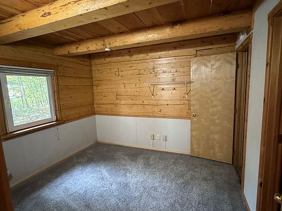 4th image of 915 Graham Ln