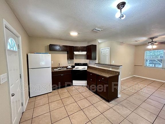 5th image of 4309 N 37th St