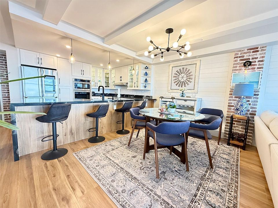 1st image of 800 SE 20th Avenue #1110
