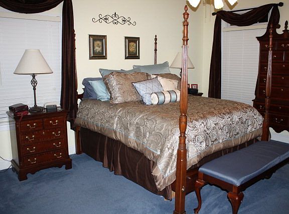 4th image of 159 Acorn Ave