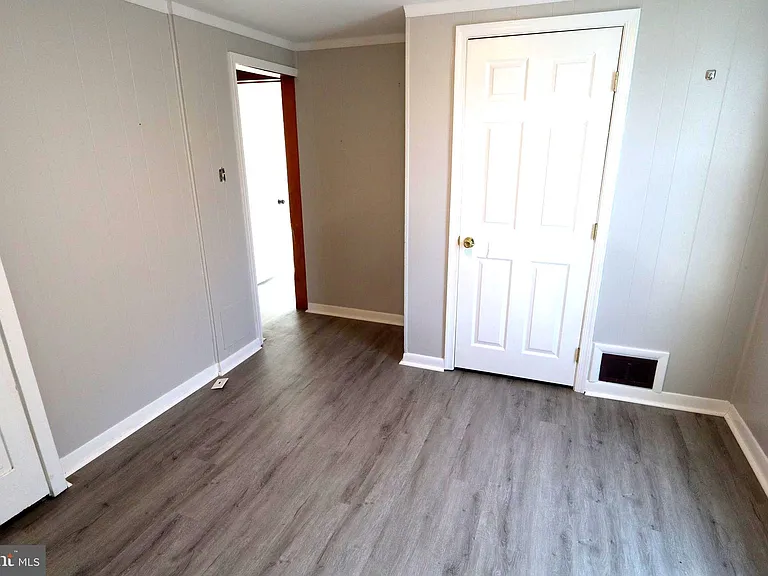 323 W North St — Photo 12
