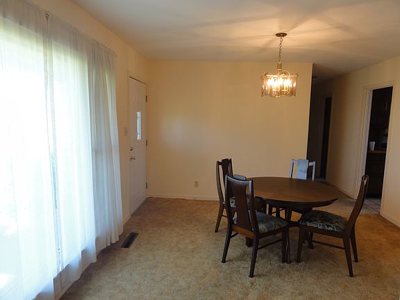 4th image of 908 W Davis Dr