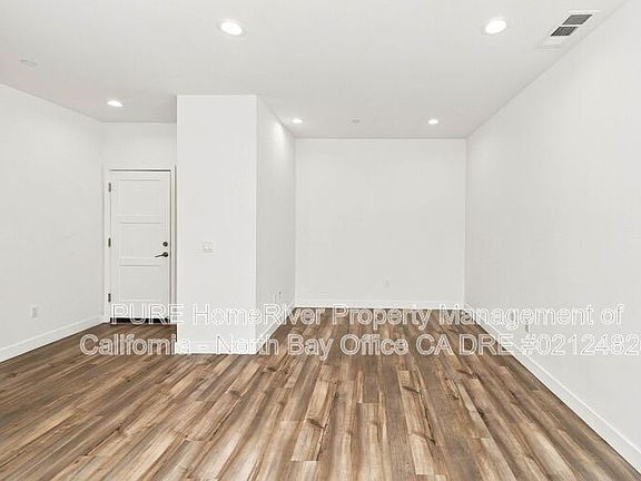 5th image of 259 Gambrel Cir
