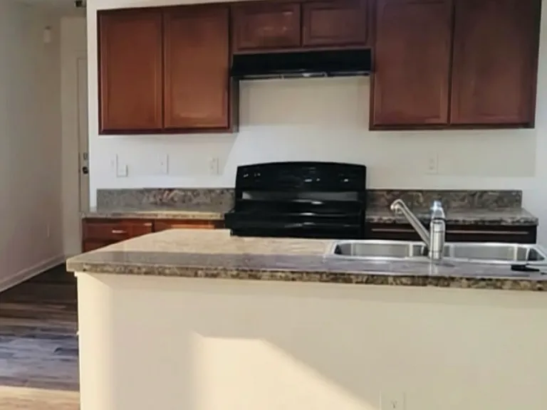 315 Crestfield Cir — Photo 2