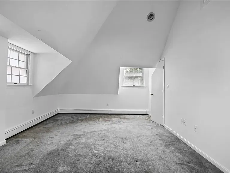 93R W Emerson St — Photo 19