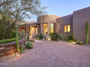 7422 N Secret Canyon Dr, Tucson, AZ 85718