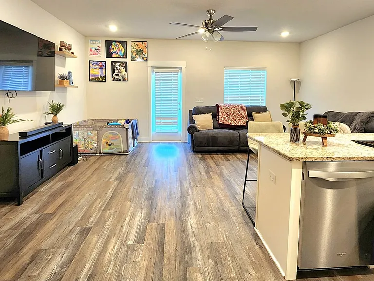 1512 Iroquois Ct — Photo 4
