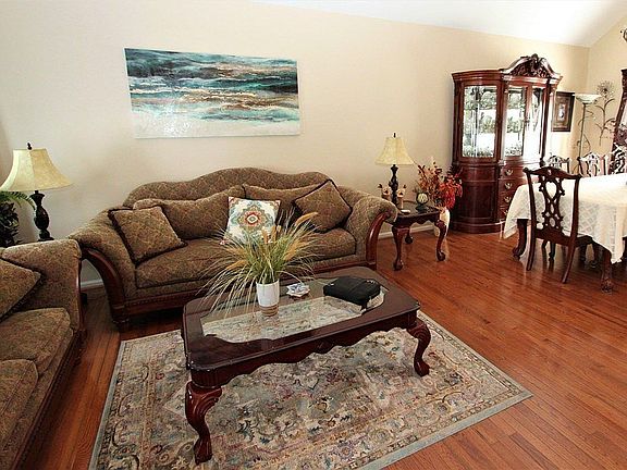 4th image of 15512 Woodstone Cir