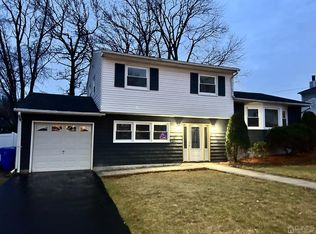 11 Varady Dr, Fords, NJ 08863