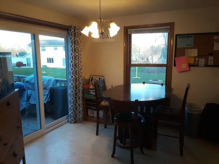 1560 Cardinal Ln — Photo 3