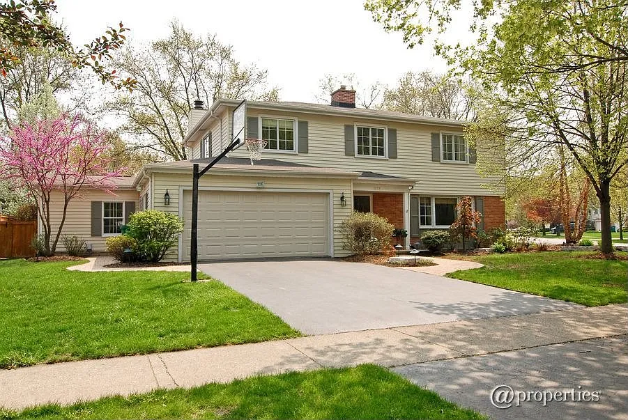1874 Grove Dr photo 1