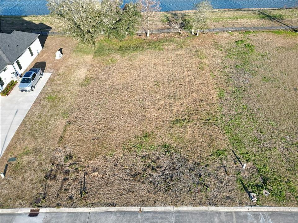 2nd image of 1959 Squirewood Dr E