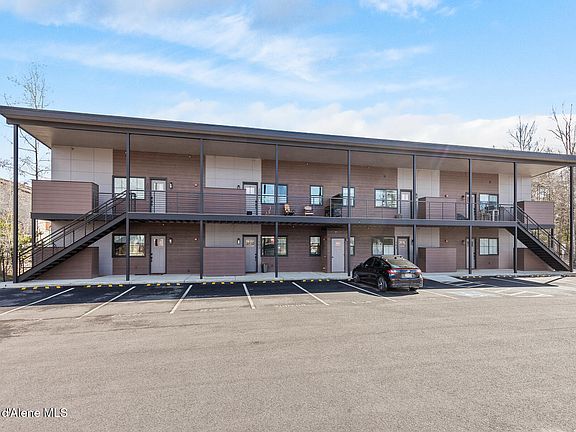 3rd image of 50 Carnelian Ave #101