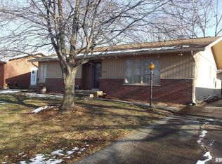 2420 Tamaroa Trl, Springfield, IL 62702