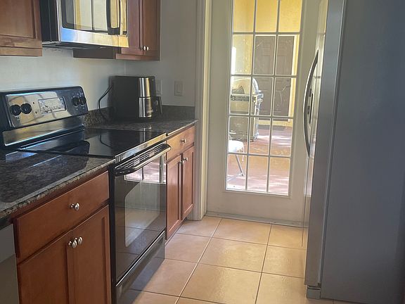 5th image of 320 34th Ave N #1