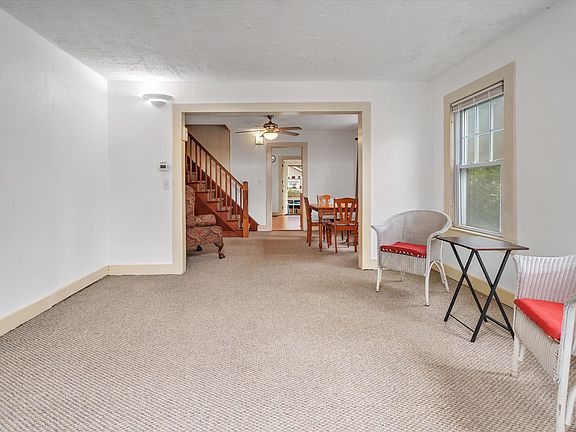 3rd image of 489 Elton St