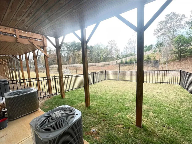 2623 Hedgeway Cir — Photo 12