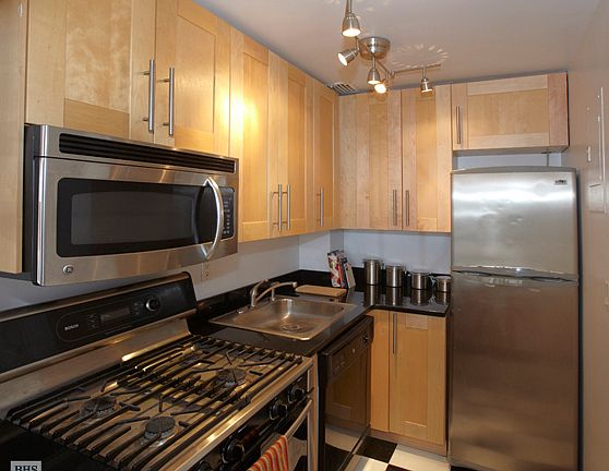 3rd image of 312 W 77th St APT 4R