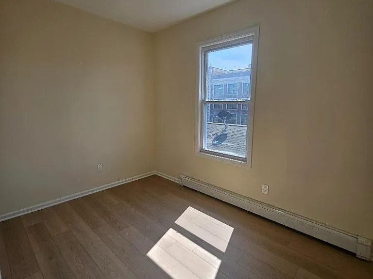 372 Bergen St — Photo 25