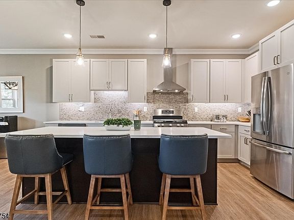 2nd image of 103 Mariners Pointe